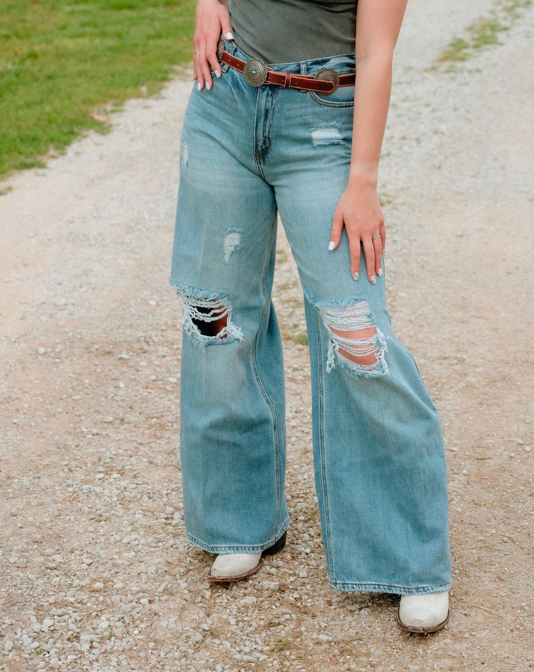 Roanoke Wide Leg Jeans - Lunabelle West