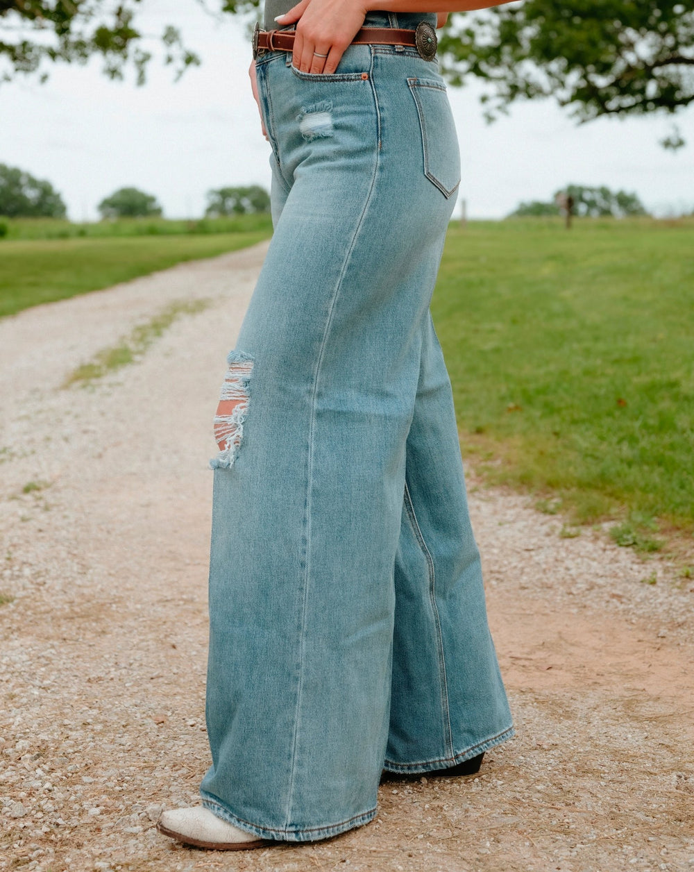 Roanoke Wide Leg Jeans - Lunabelle West