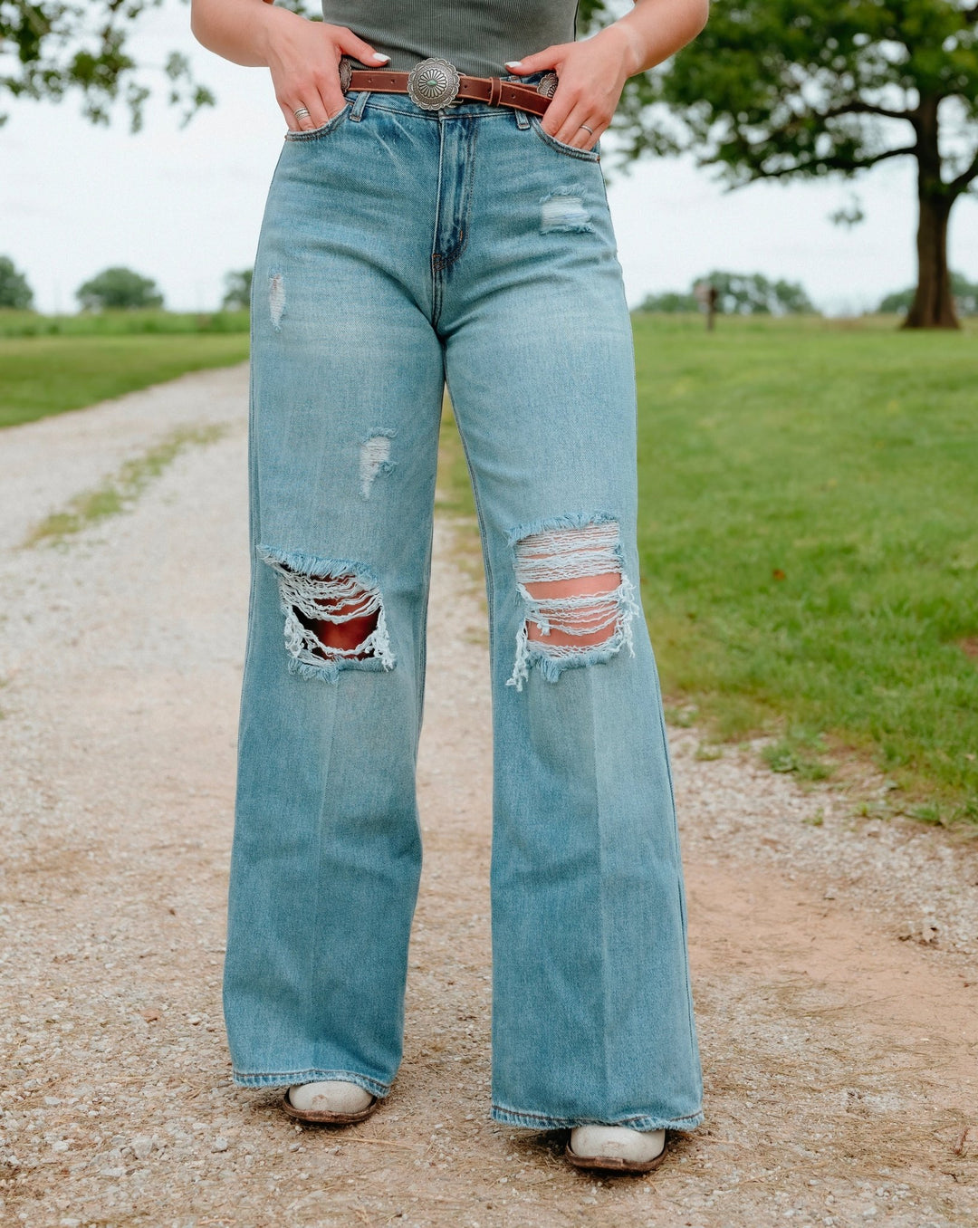 Roanoke Wide Leg Jeans - Lunabelle West
