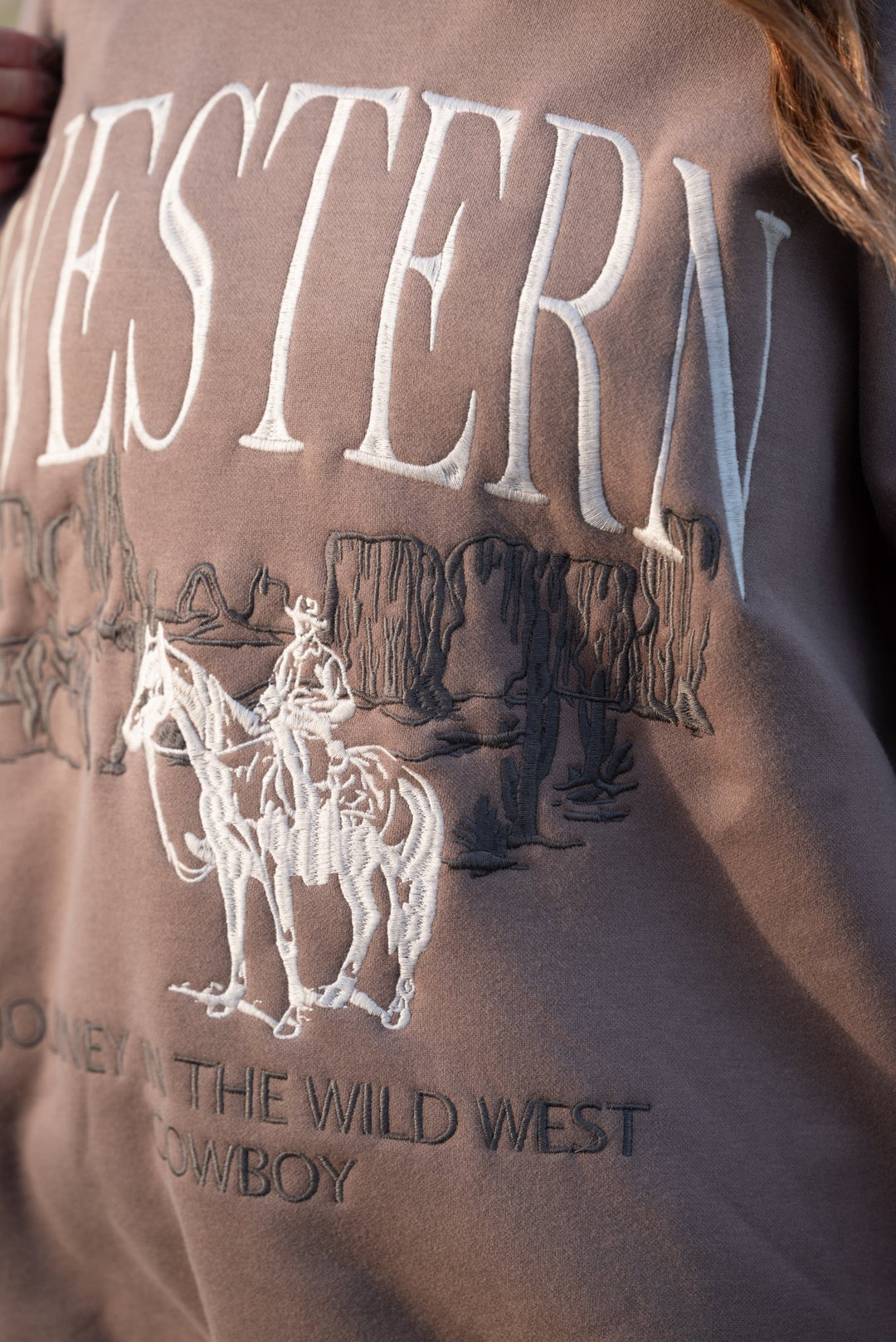 Western Embroidered Crewneck - Lunabelle West
