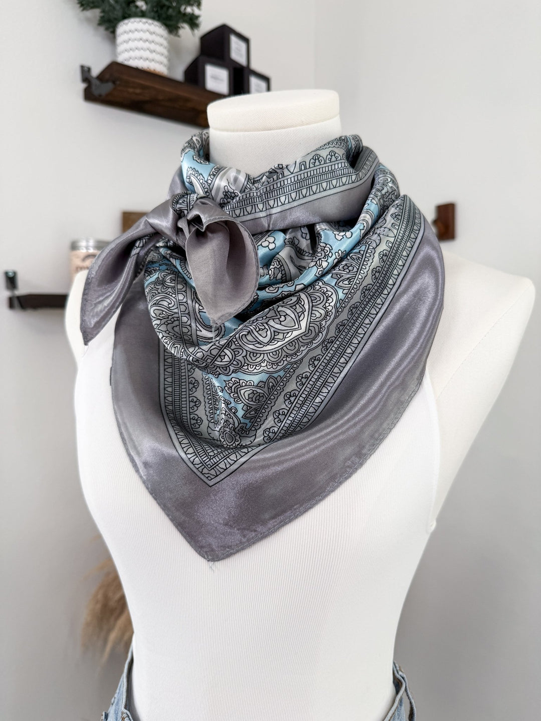 Oscar Wild Rag - Lunabelle West