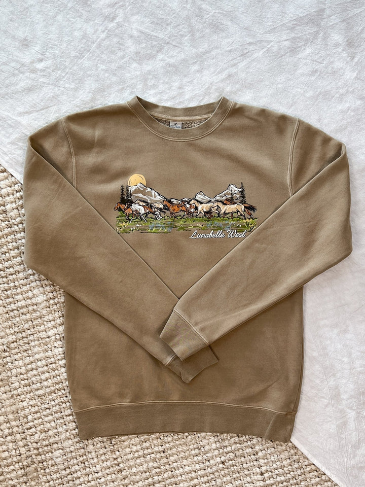 Mustang Run Crewneck - Lunabelle West